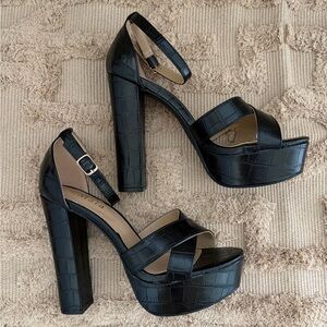 NWOT Black Platform Crocodile Block Heels